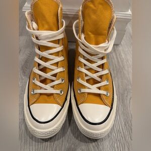 SUNSHINE YELLOW CONVERSE 1970 s
Womens 8 men’s 6